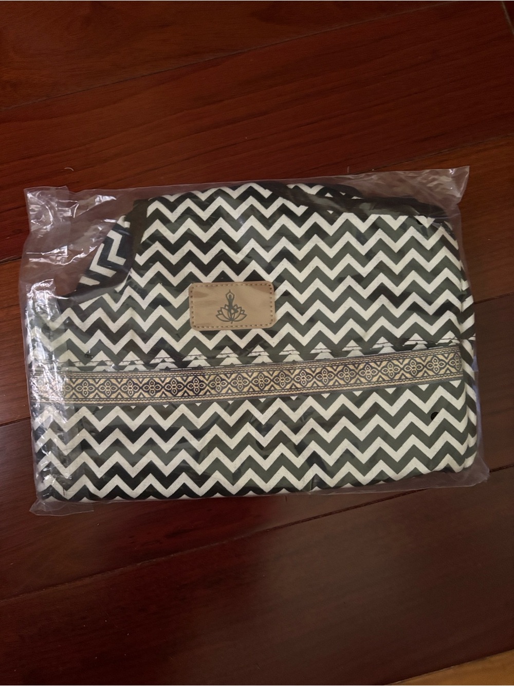 Chevron Sling Yoga Mat Bag in Black & White